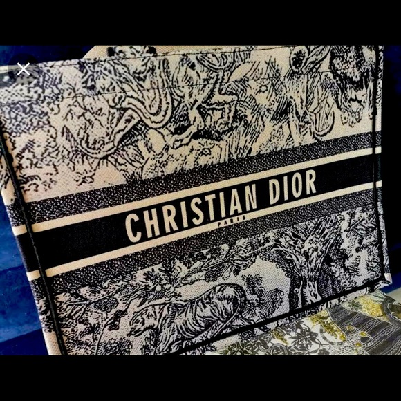 bag in large tote and small medium shoulder have tags for both!!!! - Picture 1 of 2